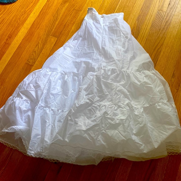 David's Bridal Dresses & Skirts - Wedding slip EUC size 6